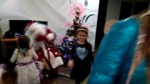 Дед Мороз и Снегурочка в гостях! Подарок на Новый Год детям!