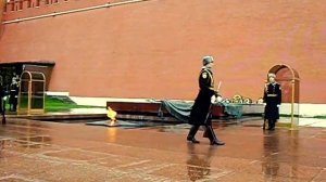 Смена караула у Вечного Огня.