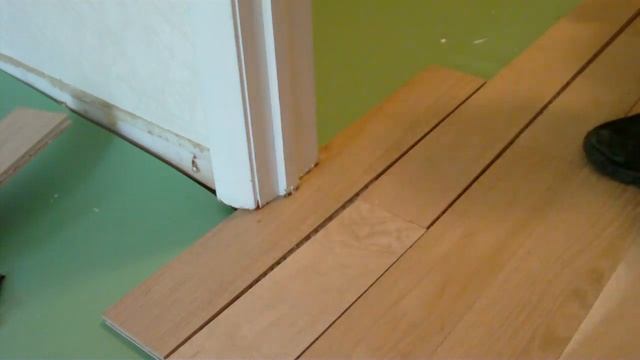 install-floating-wood-floor-under-door-jamb.MP4 смотреть онлайн