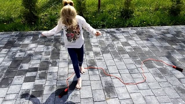 Здуваємо хмарку з гір, вправи на скакалці на координацію смотреть онлайн