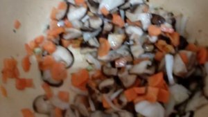Суп с грибами Шиитаки и куриным мясом.