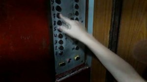 Нажали на кнопку стоп в лифте КМЗ и застряли