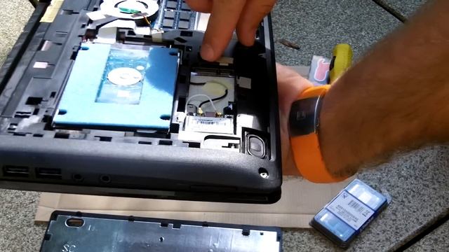 Acer Aspire One 722 RAM and HDD Upgrade смотреть онлайн