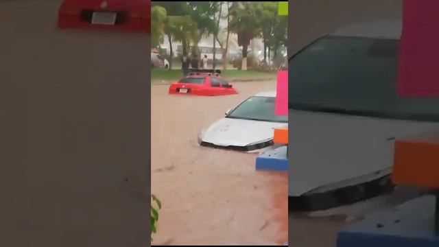 🚨Desborde del Canal Luis Donaldo Colosio en #Jalisco, #México genera inundaciones en Francisco Vill