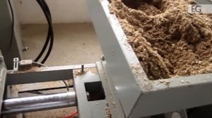 Пресс для производства шашек для поддонов с автоматическими торцовочными пилами