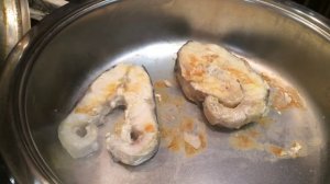 Жарим стейк из осетра. Fry steak of sturgeon. Braten Steak aus der Stör.
