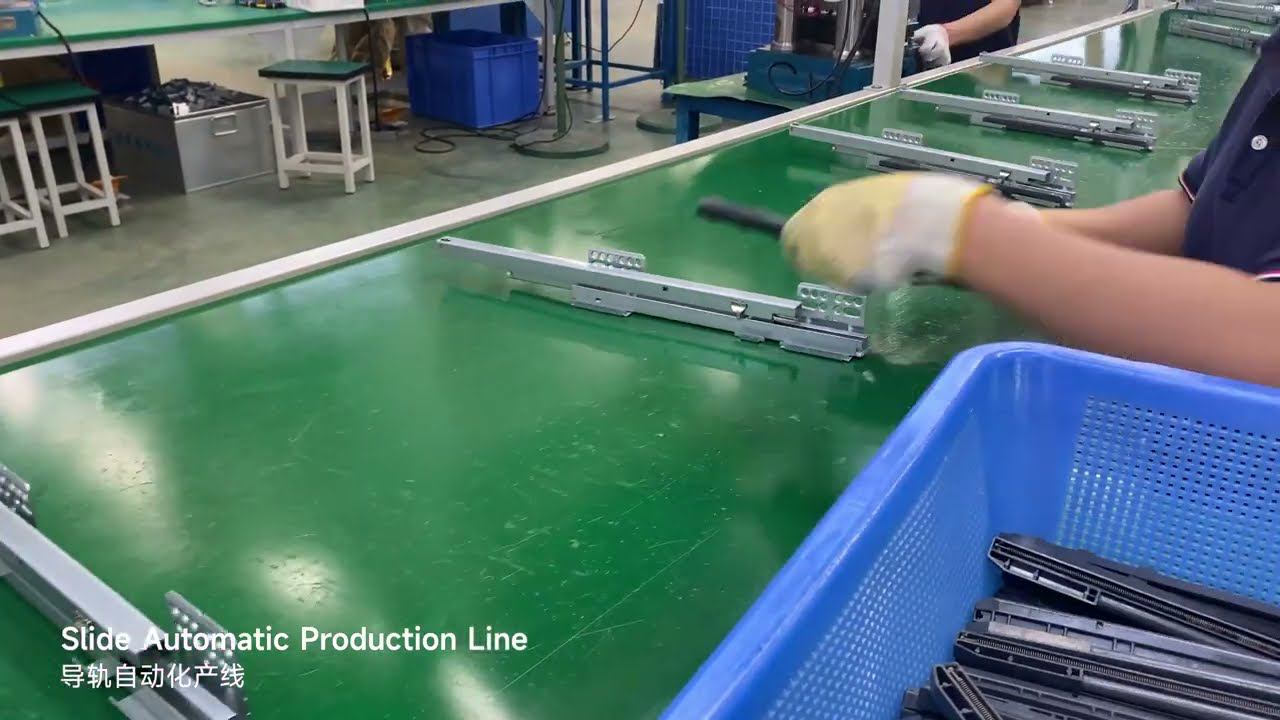 Производство комплектов для выдвижных ящиков TANGO SLIM смотреть онлайн