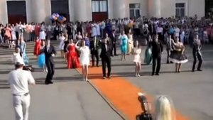 Нарезка флешмоба на выпускной