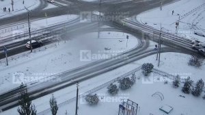 Автомобиль занесло. Утреннее ДТП на перекрестке Каменска-Уральского