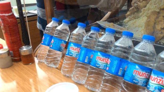 Нухут плав. Турецкая уличная еда. Рис с нутом и курицей. смотреть онлайн