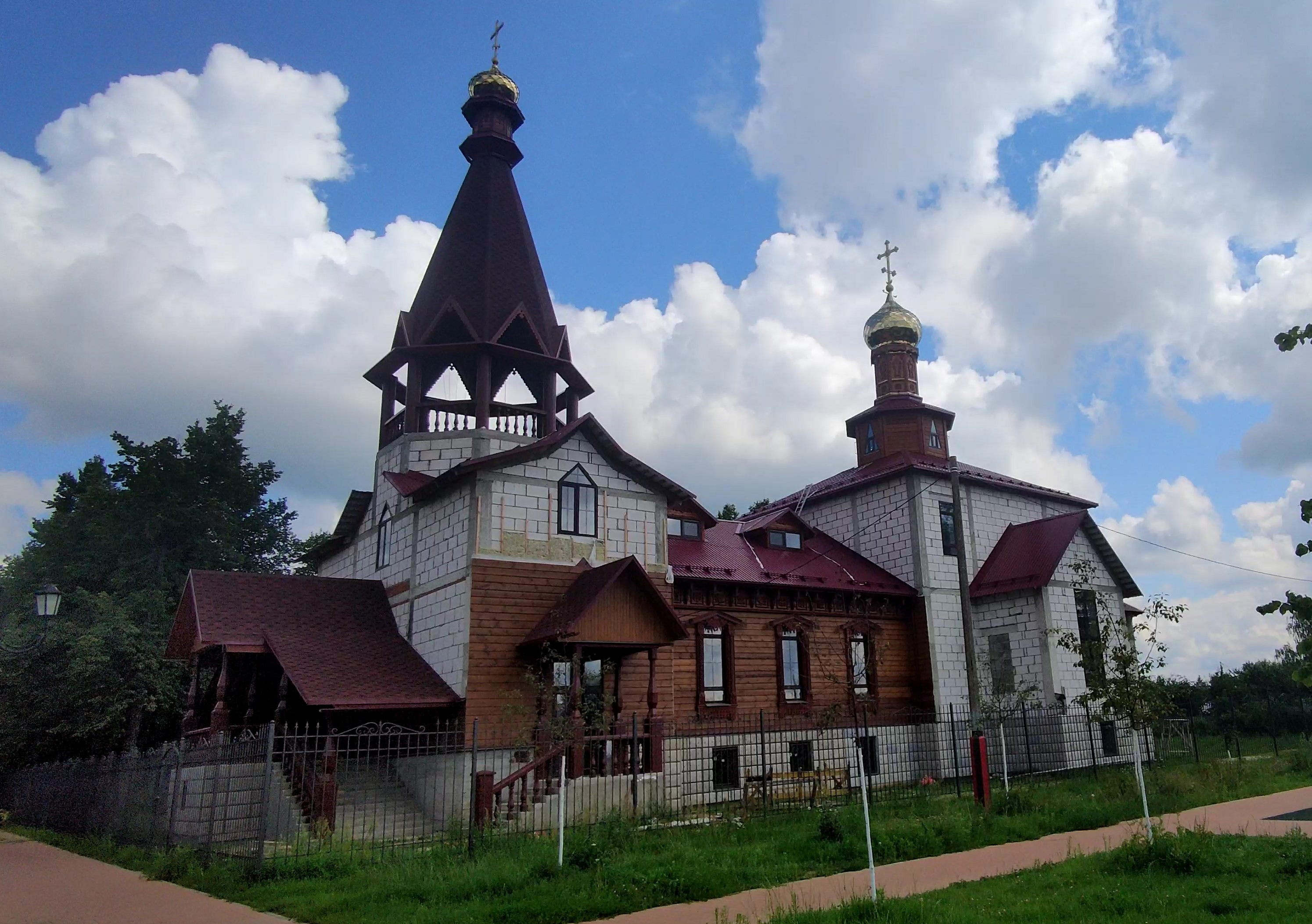 Церковь Богоявления красное на Волге