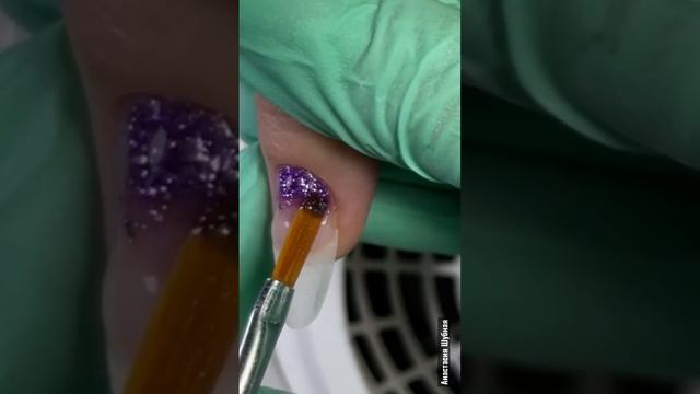 Растяжка от кутикулы ? #маникюр #наращиваниеногтей #дизайнногтей #ногти #блёстки #акригель#шубная смотреть онлайн