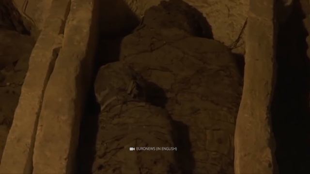 Археологи обнаружили что то странное в древней японской статуе! смотреть онлайн