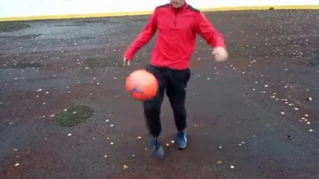 📔⚽Обучения трюка - Crossover ( Кроссовер Tutorial). Фристайл с нуля. Как научить делать Кроссовер? смотреть онлайн