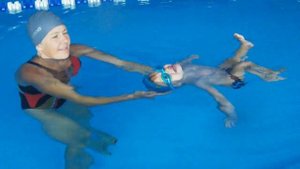 Уроки плавания для грудничков. Демьян 1,5 лет. Baby swim lessons