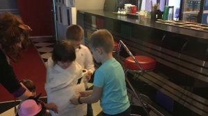 VLOG День Рождения EvaStar. 7 лет. День Рождения 7 лет отмечаем с одноклассниками.