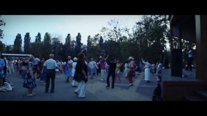 Танцы в Парке Победы г. Белгород. Дедушка - "Мачо" танцует в стиле Майкла Джексона)