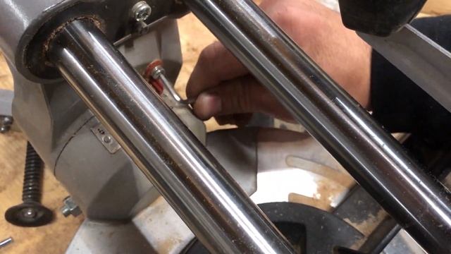 Réglages et équerrage scie à onglet radiale Metabo KGS 216 M (KGS 254 aussi) смотреть онлайн