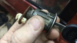 Подгоняем личинку замка под ключ варварским способом Киа Рио 1