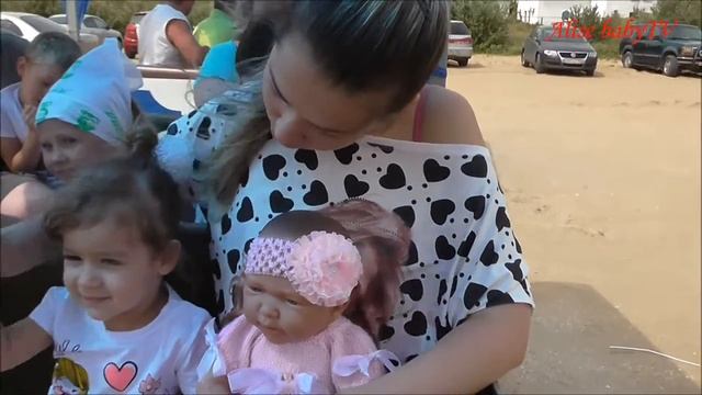 Кукла реборн на море! Видео для девочек про куклу реборн. Смотреть видео для девочек играем с куклой