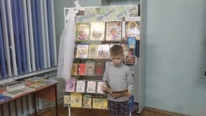 Илья Ильин читает стихотворение Е. Благининой «Посидим в тишине»