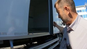 Изотермический продуктовый фургон на Хино 500 с боковой дверью