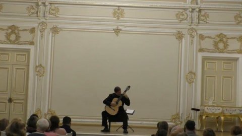 Аркадий Иванников играет концерт в Санкт-Петербурге. Д. Чимароза. Соната d-moll