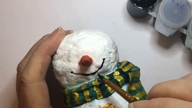 Снеговик в технике ватное папье-маше. Часть 2: РАСКРАШИВАНИЕ.