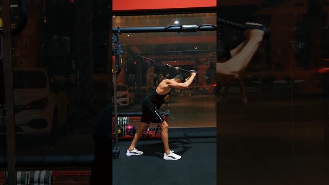 How To Do: Cable High Pulley Overhead Tricep Extension. (Разгибания рук верхнего блока из за головы смотреть онлайн