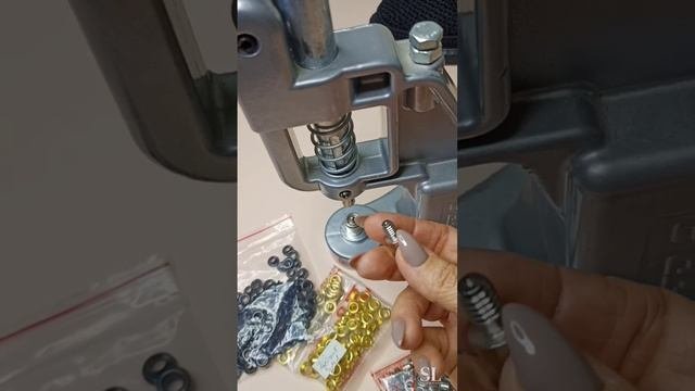 Чем установить люверсы и что нужно приобрести?