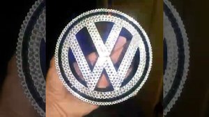 Шильдик (передний) фольксваген пассат B6. Инкрустация кристаллами Swarovski.