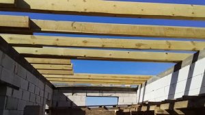 Открыл сезон 2021! Подъем и монтаж балок перекрытия и мауэрлата своими руками. Поднять неподъемное.