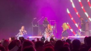 Gwen Stefani Just a Girl The Theatre at Great Canadian Casino Resort Toronto 4K HDR Dolby Vision