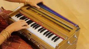 Деваки нандана. Аккорды гармошка бхаджан. Chords bhajan harmonium tutorial Devaki Nandana Gopala