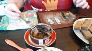 Опять брускеты со шпротами, для тех, кому лень поискать ниже)))?