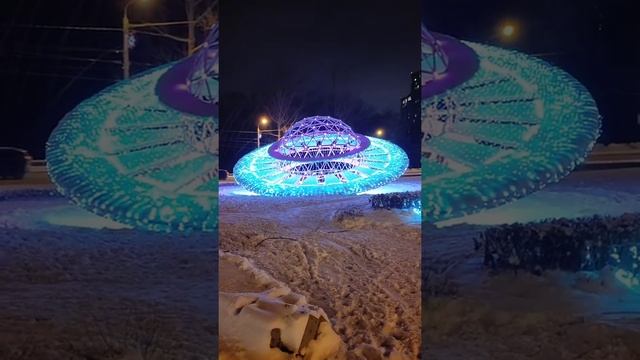 Летающая тарелка новогодний арт-объект в Перми