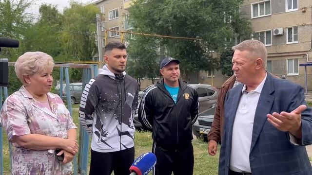В Пугачеве полным ходом идет подготовка основания для установки современной спортплощадки