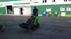 Мини-погрузчик Frontmen. Демонстрация. Ковш узкий