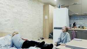 Сестра СБРОСИЛА брата вниз. Издевается над ШКОЛЬНИКОМ. Унизила БРАТА. Проверка брата а4