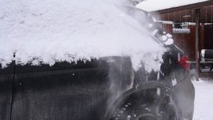 Аккумуляторная воздуходувка Greenworks GD82BPB: обзор и сдувание снега