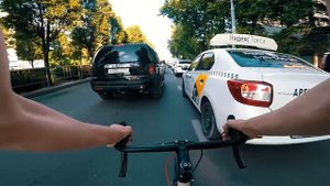 На велосипеде между рядами.(На фиксе по городу, fix, fixed gear)