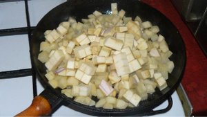 Жареная картошка с баклажанами. Ммм... вкуснятина.