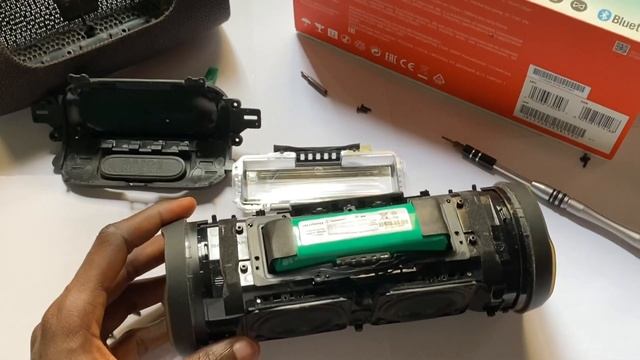 Battery replacement of the JBL Charge 3 смотреть онлайн