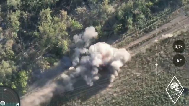 БМП Bradley получает прямой из ПТРК Корнет в корпус
