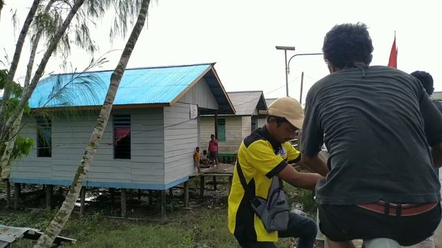 PROSES PENARIKAN KABEL FIBER OPTIK MEDIA OLT JARAK 3KM, RT RW NET PAPUA #PART1 смотреть онлайн