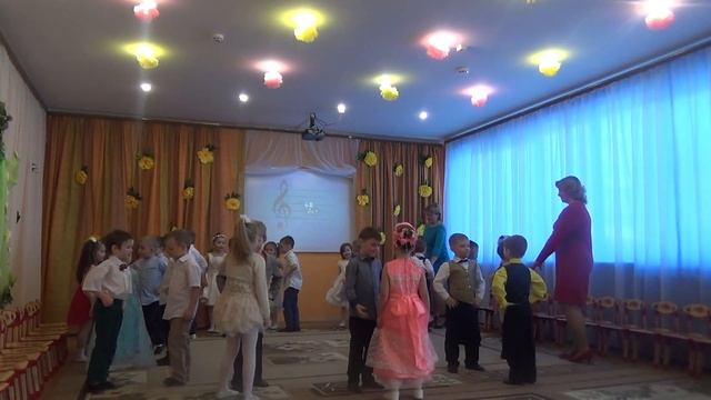 Старшая группа. 8 марта. Полька. смотреть онлайн