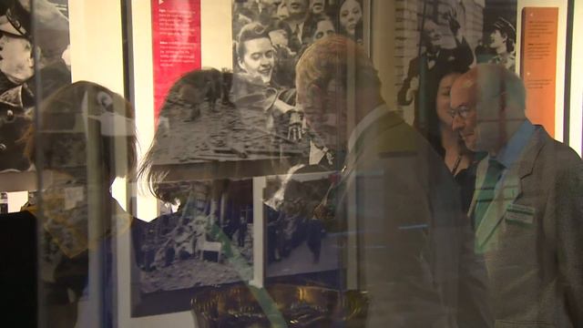 Prince Charles takes a tour around Sir Winston Churchill's former home смотреть онлайн