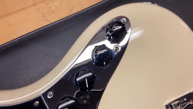 2016 Fender American Elite 4 String Jazz Bass Olympic White смотреть онлайн