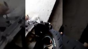 как поставить колесо на-скутер suzuki-sepia