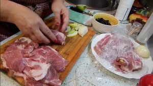 Свинина с черносливом и яблоками (в духовке) Pork with prunes and apples (in the oven)